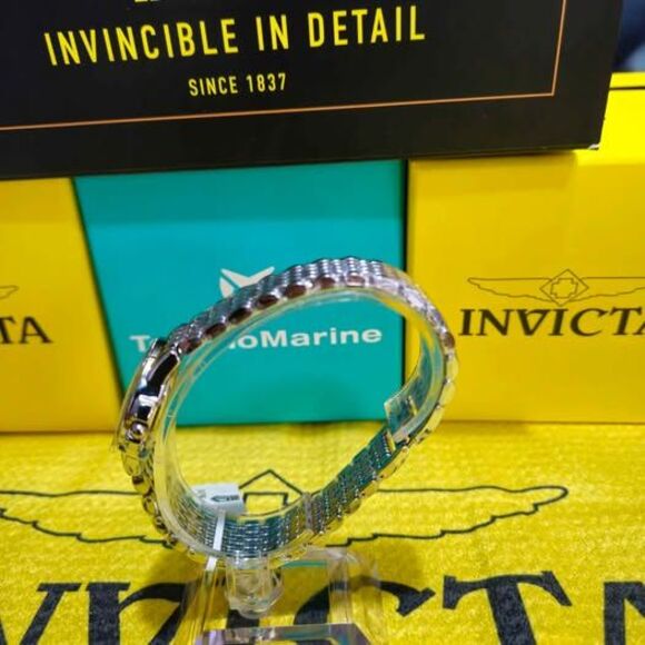 Montres Prestige Silver Watch – Crystal Accent Elegant Design | Dress Watch - Picture 3 of 4